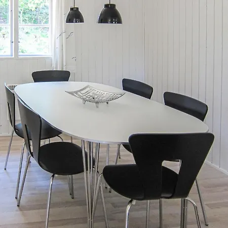 3 Bedroom Gorgeous In Aakirkeby بيت للعطل