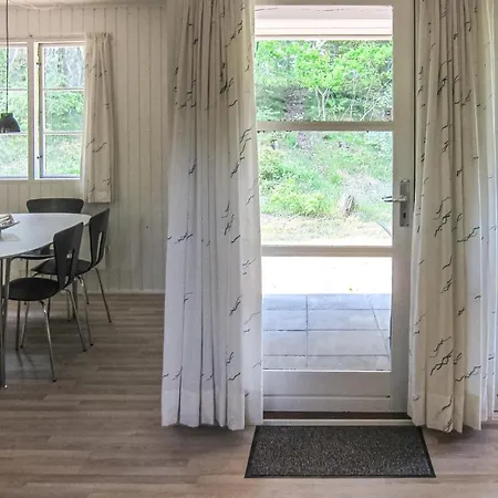 3 Bedroom Gorgeous In Aakirkeby بيت للعطل *