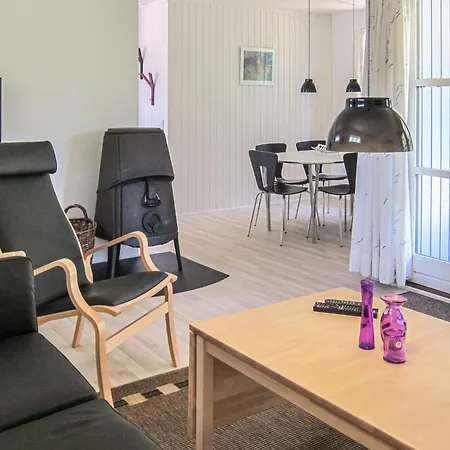 3 Bedroom Gorgeous In Aakirkeby بيت للعطل *